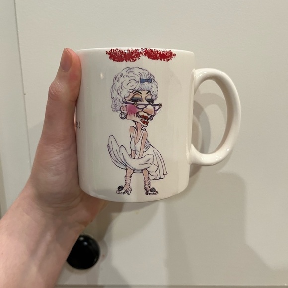 BIDDYS STILL THE SEX GODDESS DENTURE MUG. Funny 4494 collectors mug Marilyn - Picture 1 of 8
